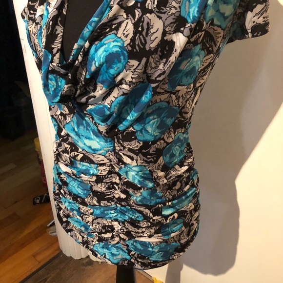 🍒 Cross-over Blouse w/ black ruching!!! - Picture 2 of 6